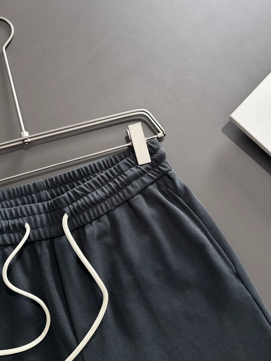 Next day delivery P300 High-end goods Big Goose 2025 new summer elastic band casual shorts, counter-customized fabrics, high breathability and comfort, impeccable details, brand element design concept, reflecting high quality. It feels delicate and soft! It presents a casual cut and the upper body shape is great! Size: M-4XL